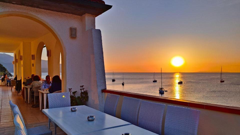 Hotel Scoglio Bianco 포르토페라이오 외부 사진